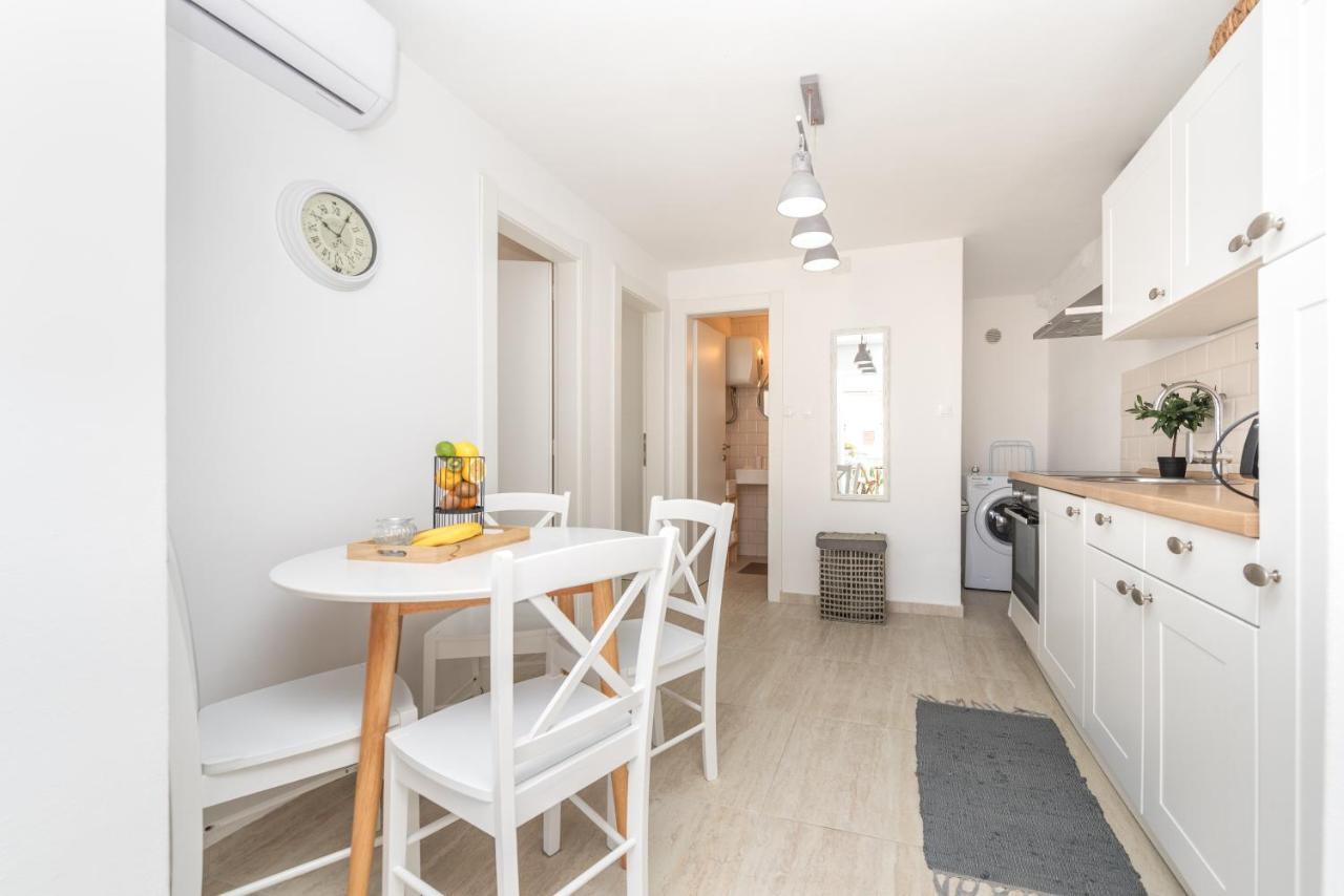 Apartment Tema วีร์ ภายนอก รูปภาพ