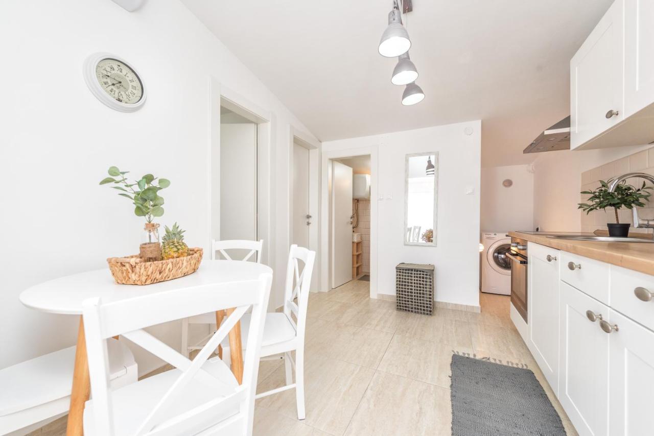 Apartment Tema วีร์ ภายนอก รูปภาพ