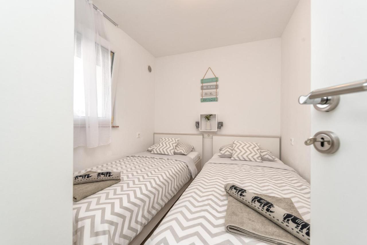Apartment Tema วีร์ ภายนอก รูปภาพ