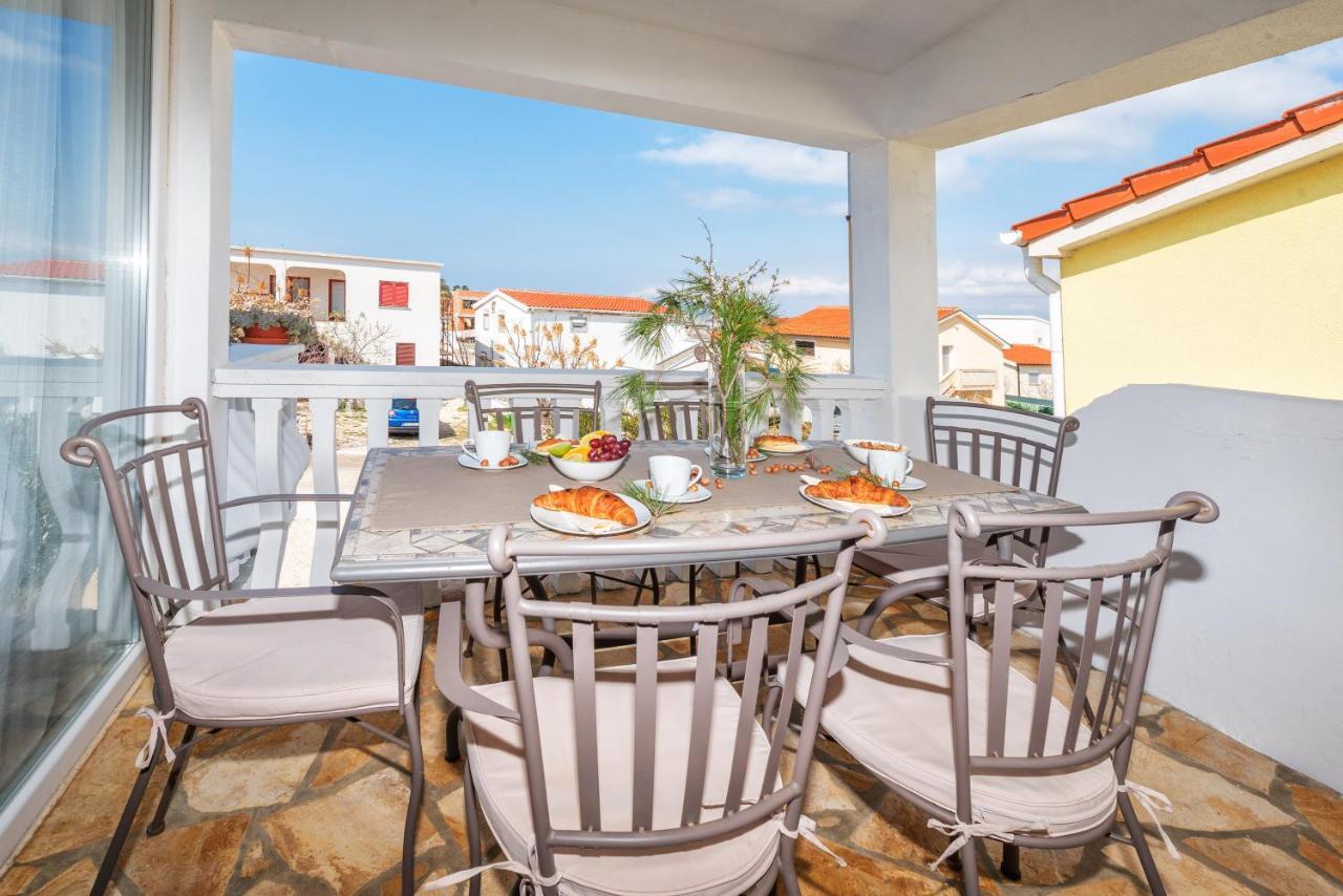 Apartment Tema วีร์ ภายนอก รูปภาพ